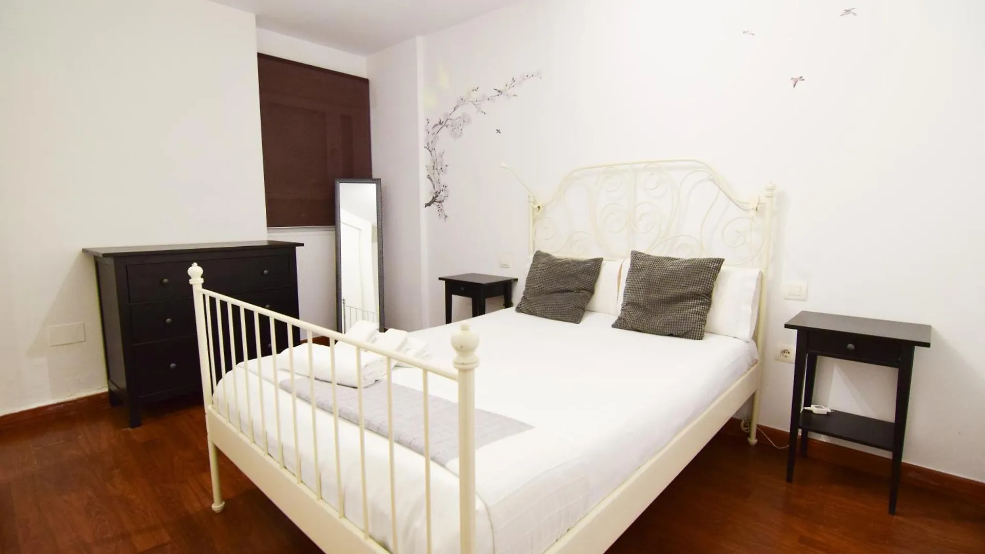 Letmalaga Economy Bishop Orchard Apartment  Malaga